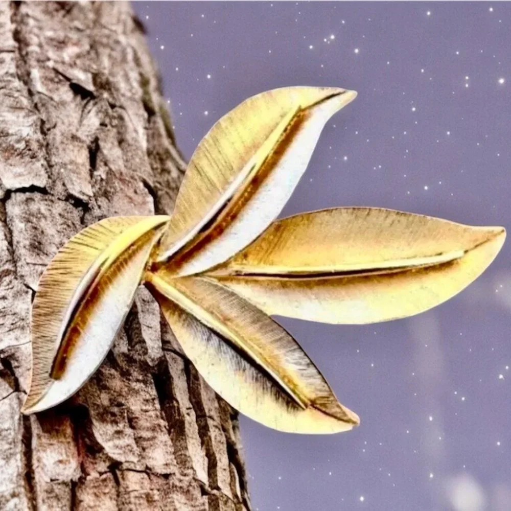 Crown Trifari Brushed Textured Brooch Gold Tone Vintage Signed
